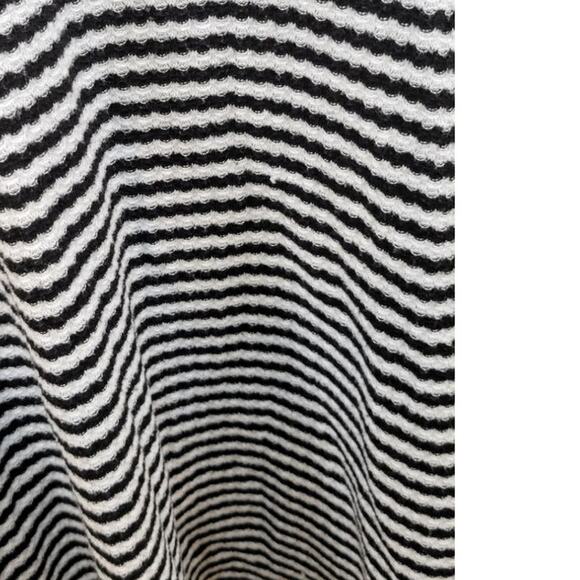 Torrid Shirt Womens Size 5 Long Sleeve Stiped Top Simple Casual Comfortable Top - Picture 4 of 5